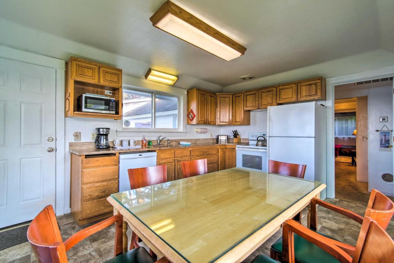 Cliffside Lighthouse Beach Home With Ocean View Coos Bay Eksteriør billede
