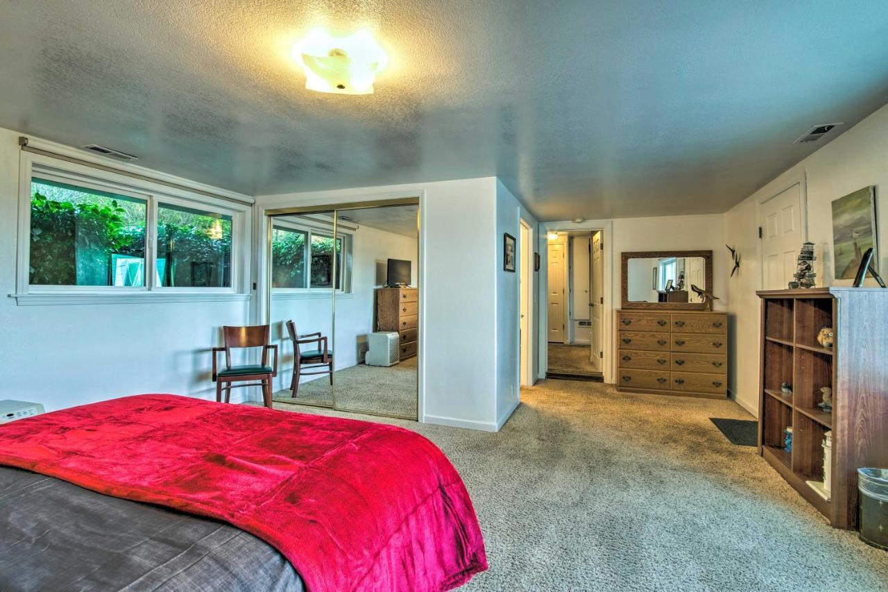 Cliffside Lighthouse Beach Home With Ocean View Coos Bay Eksteriør billede