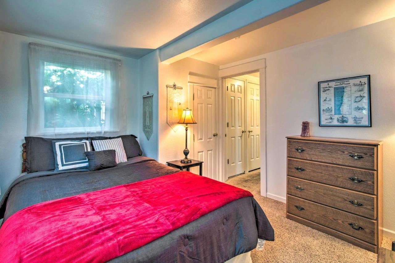 Cliffside Lighthouse Beach Home With Ocean View Coos Bay Eksteriør billede
