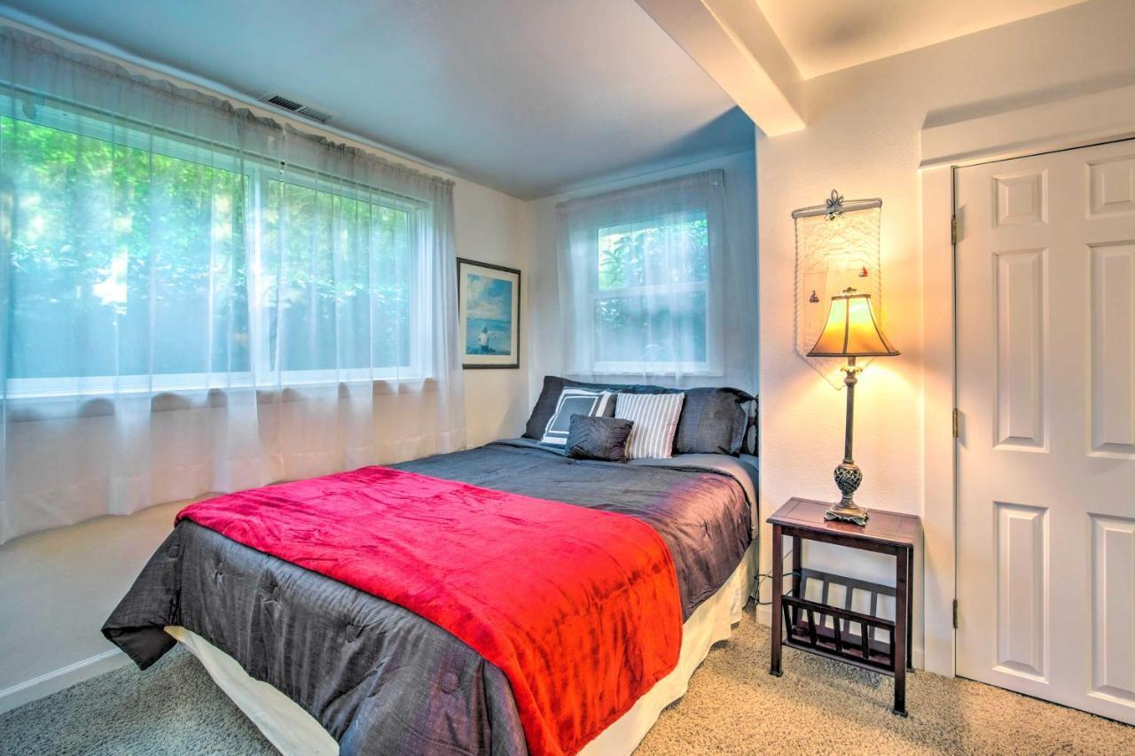 Cliffside Lighthouse Beach Home With Ocean View Coos Bay Eksteriør billede